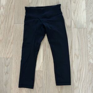 Lululemon women’s full on luon black wunder under crop size 4